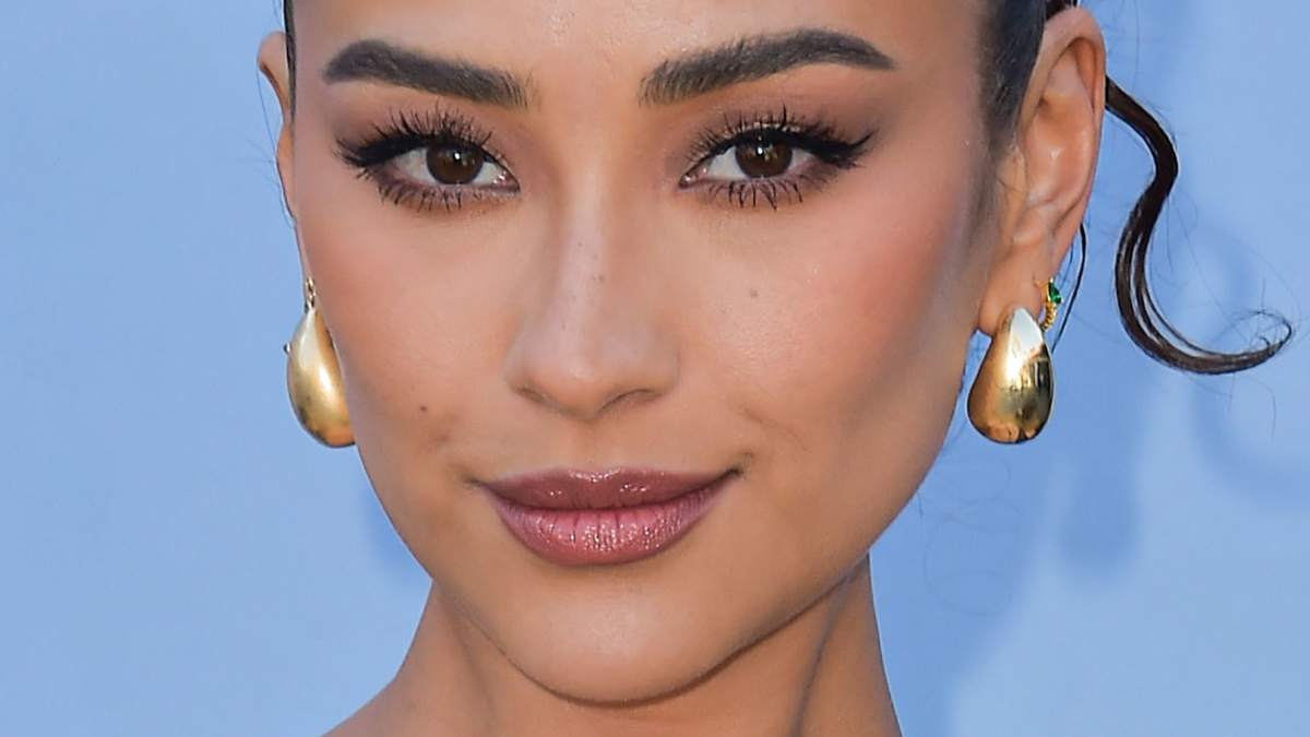 Shay Mitchell Before and After: From 2010 to 2023 - The Glow Memo