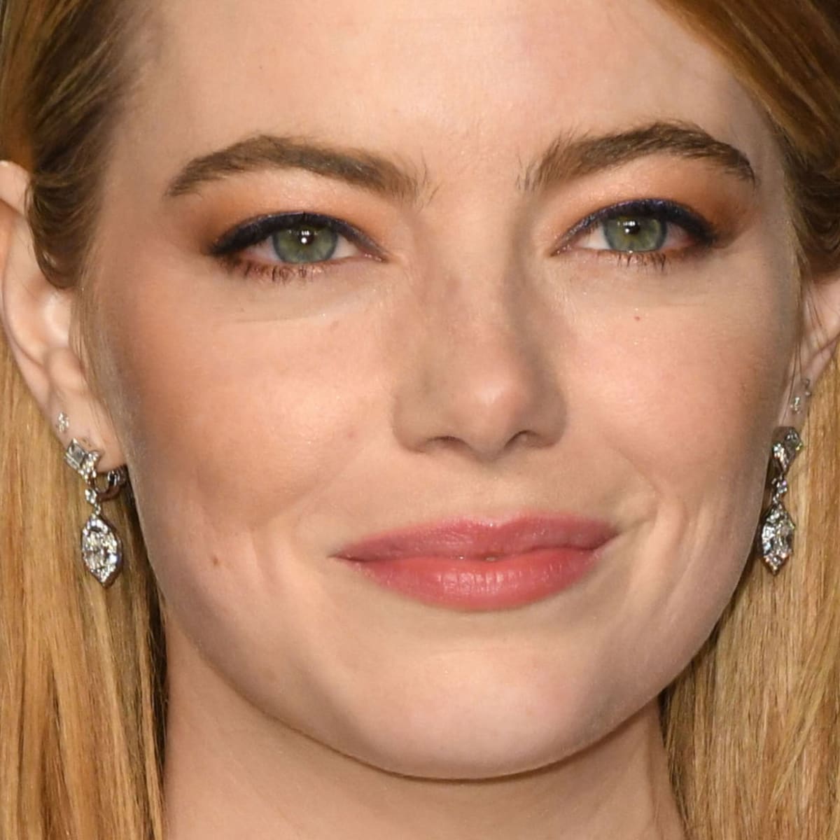 Emma Stone Before and After - The Glow Memo