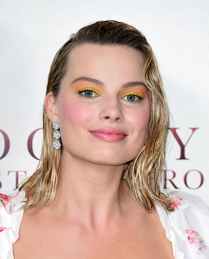 margot-robbie-at-the-2017-world-premiere-of-goodbye-christopher-robin.webp