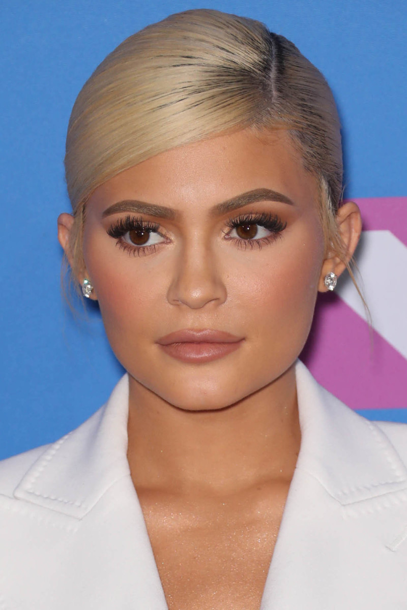 Kylie Jenner Before and After: From 2008 to 2022 - The Glow Memo