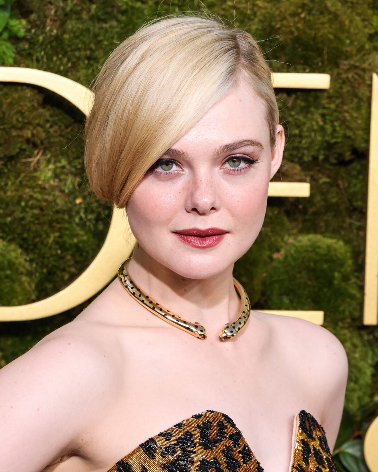 Elle Fanning Golden Globes 2025